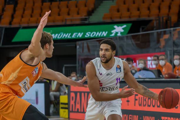 本土球员中 本土球员中